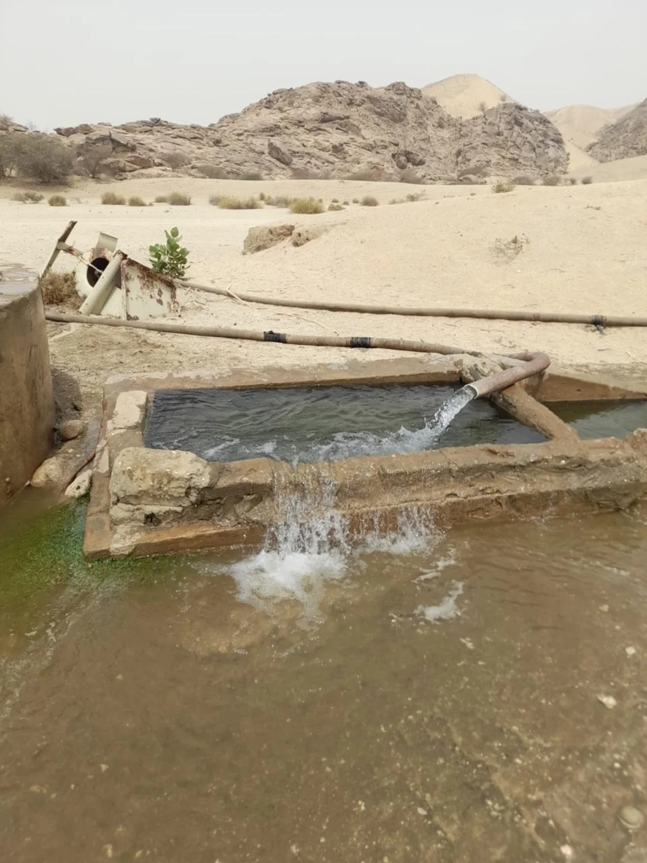 بئر ماء عامل في منطقة نائية